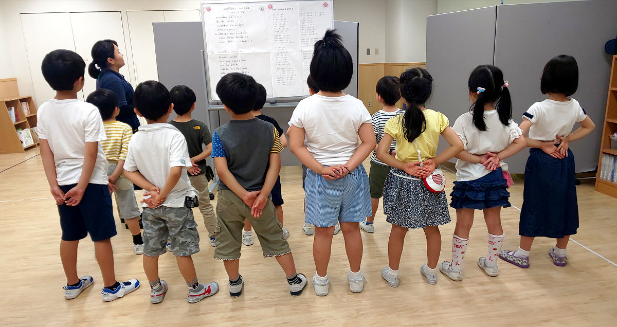 大きな声を出して、皆で声をそろえます。
