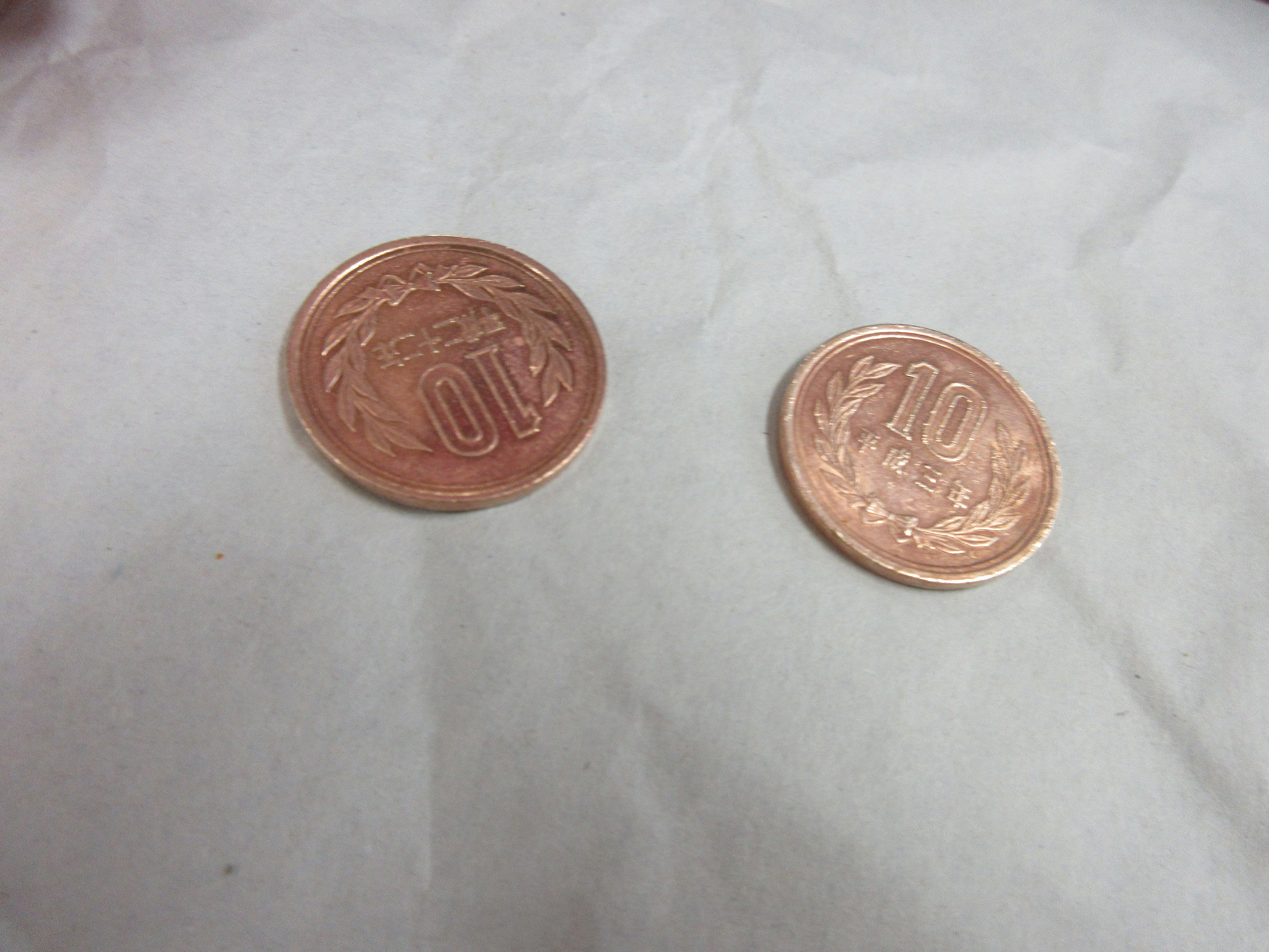 意外なもので、10円玉の「酸化」がとれ、ピカピカに！