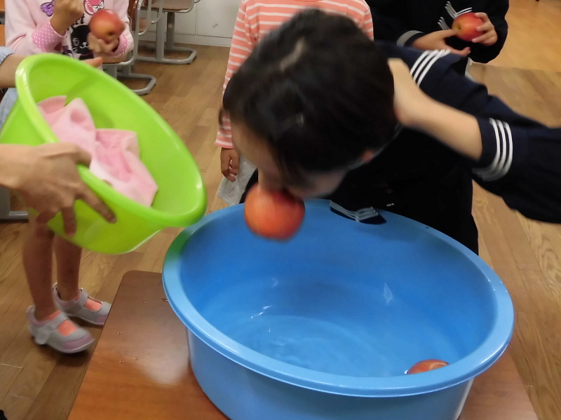 髪の毛が濡れちゃうよ！