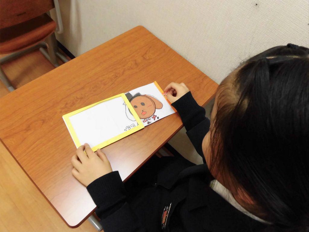 ほら、色がでてくるね～、色が消えていくね～