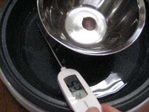 チョコは何度くらいでとけるのかな？