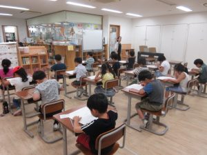 皆姿勢良く黙々と解いていました